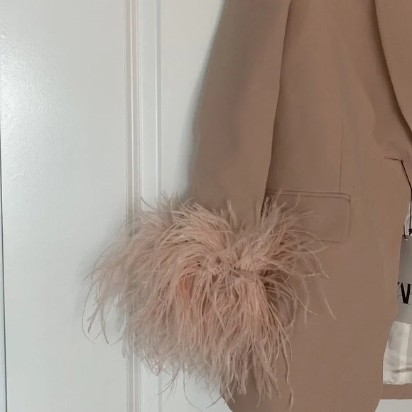 COPY - Brand new and never ever worn Beige Pink Zara Straight Cut Feather Blaze…